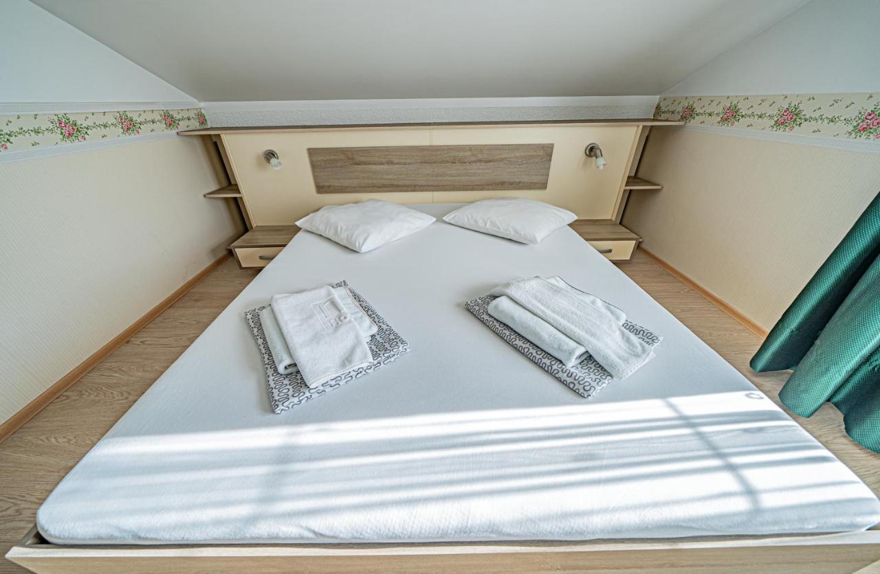 Отель Pension Onix Vienna Airport Maria Ellend Экстерьер фото