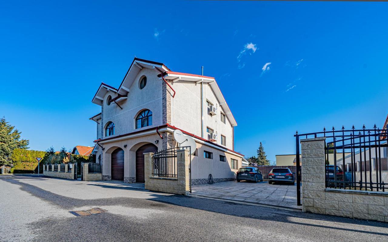Отель Pension Onix Vienna Airport Maria Ellend Экстерьер фото